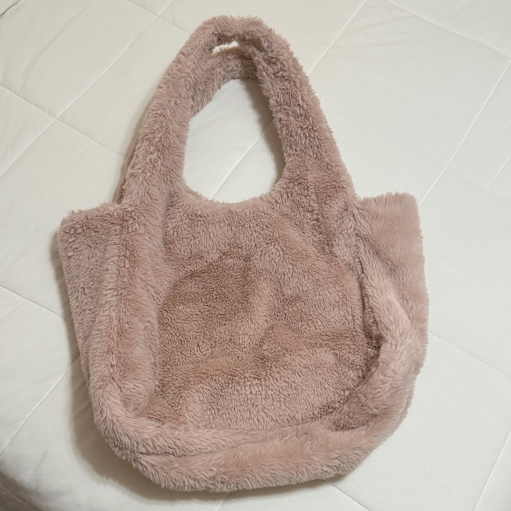 Forever 21 Plush Tote Bag in Dusty Pink - Soft Faux Fur Shoulder Bag